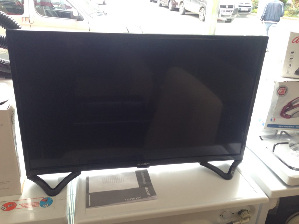 Axen 82 Ekran Led Tv