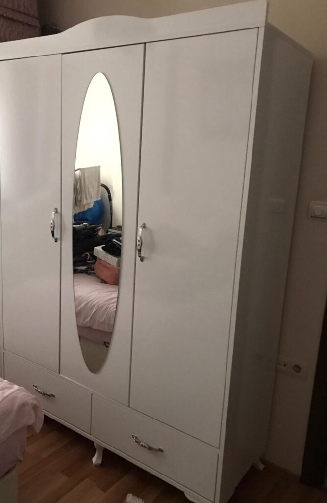 Üç Kapılı Gardırop