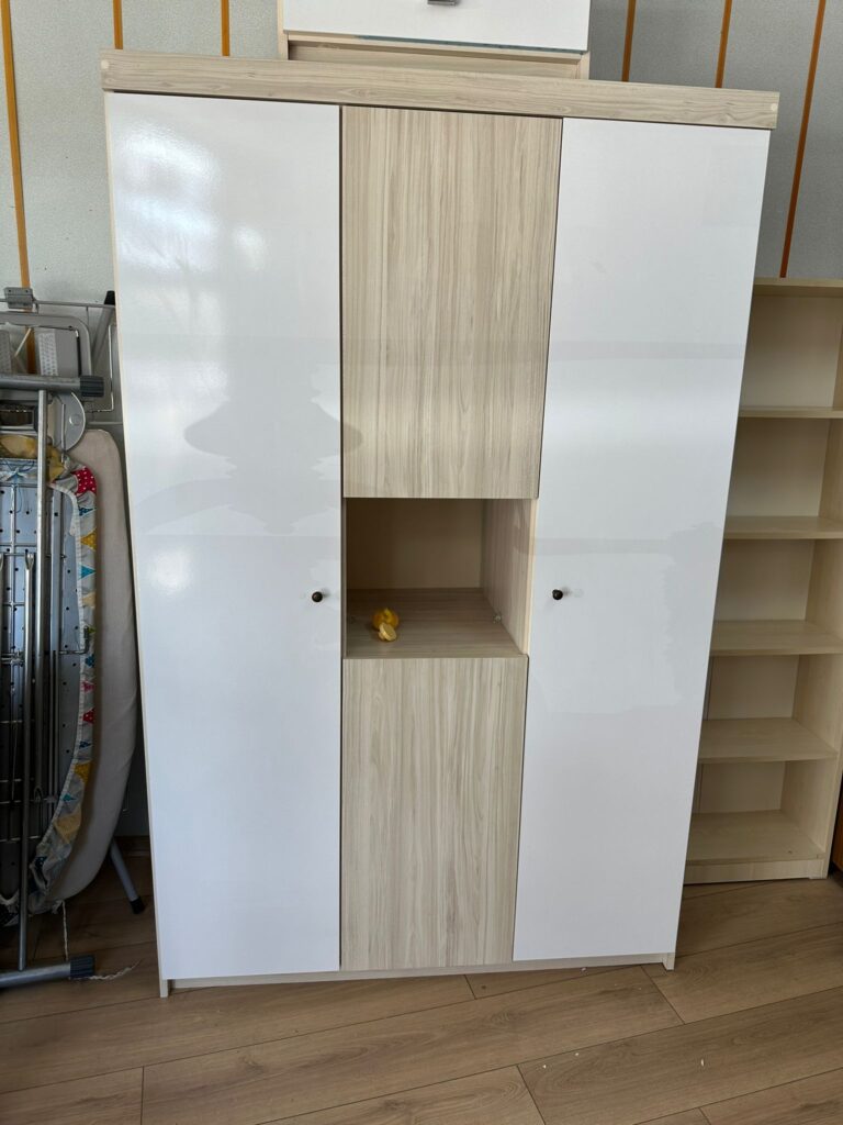 Üç Kapılı Gardrop