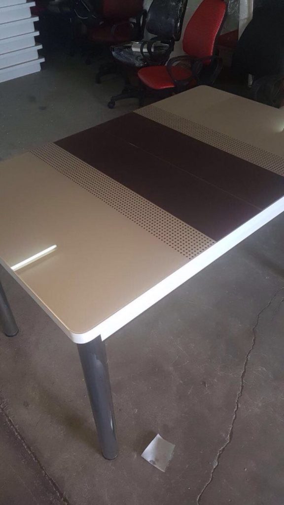 Spot Desenli Cam Mutfak Masası ve Çeşitleri