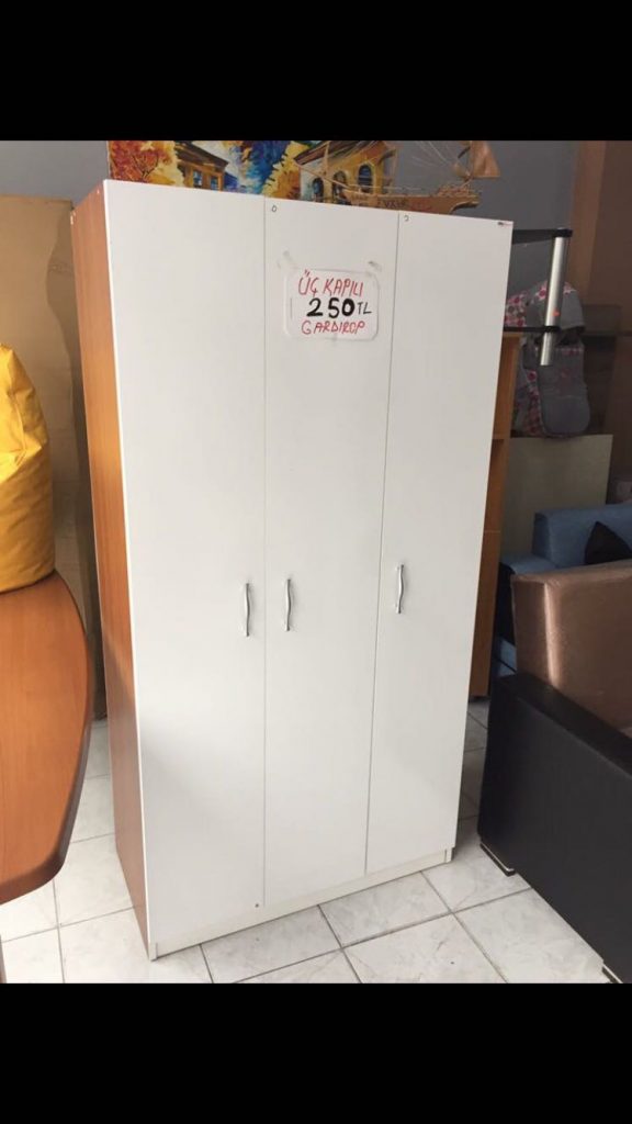 Beyaz Üç Kapılı Gardırop