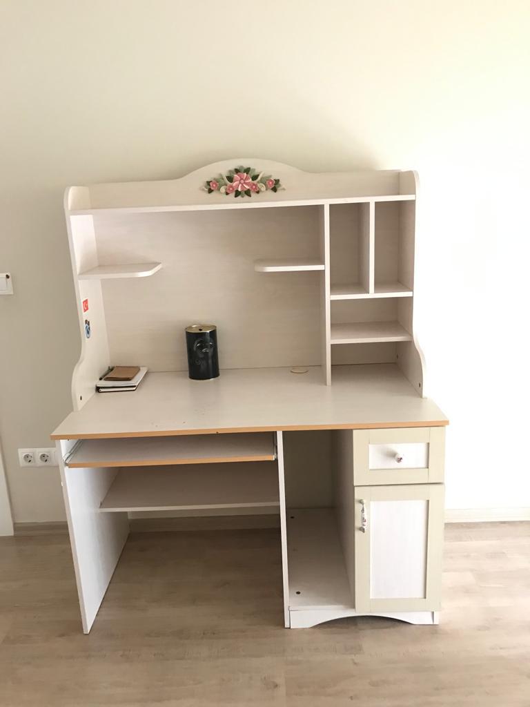 Çilek Modeli Çalışma Masası